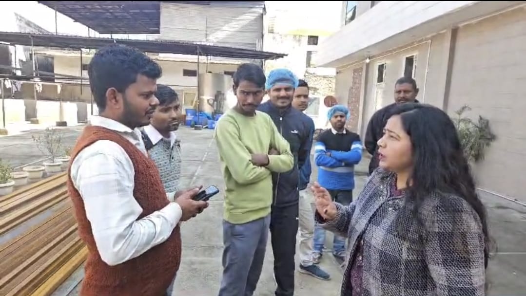 ड्रग इंस्पेक्टर का निरीक्षण ड्रग इंस्पेक्टर का निरीक्षण
