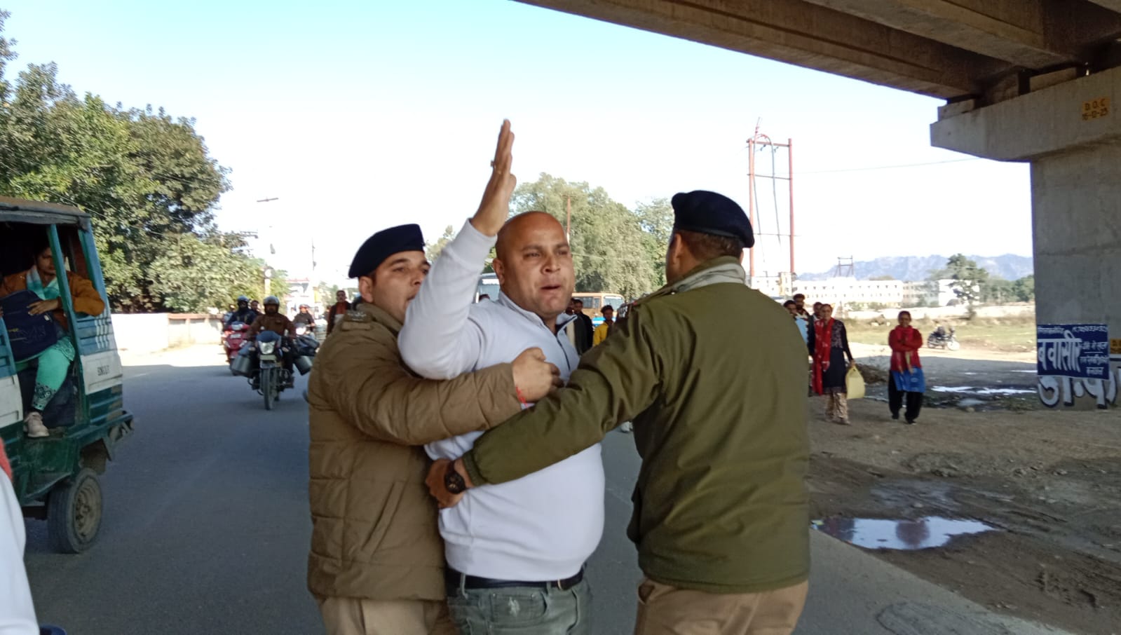 कांग्रेसियों का धरना प्रदर्शन कांग्रेसियों का धरना प्रदर्शन
