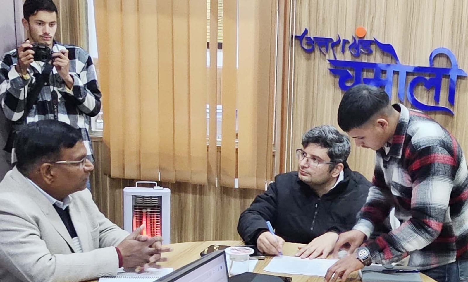 निकाय चुनाव की मतगणना के लिए कार्मिकों का रेंडामाइजेशन करते हुए। निकाय चुनाव की मतगणना के लिए कार्मिकों का रेंडामाइजेशन करते हुए।