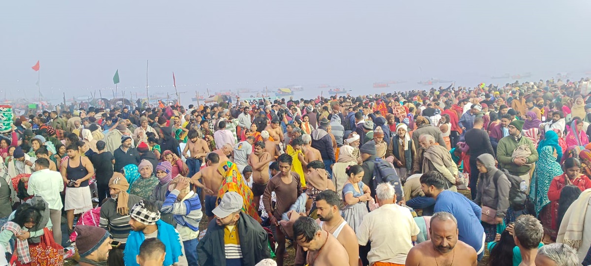 महाकुंभ में उमड़ा श्रद्धालुओं का सैलाब महाकुंभ में उमड़ा श्रद्धालुओं का सैलाब