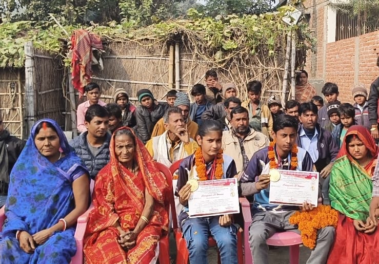 ग्रामीणो के बीच स्वर्ण पदक हासिल करने वाले सगे भाई बहन ग्रामीणो के बीच स्वर्ण पदक हासिल करने वाले सगे भाई बहन
