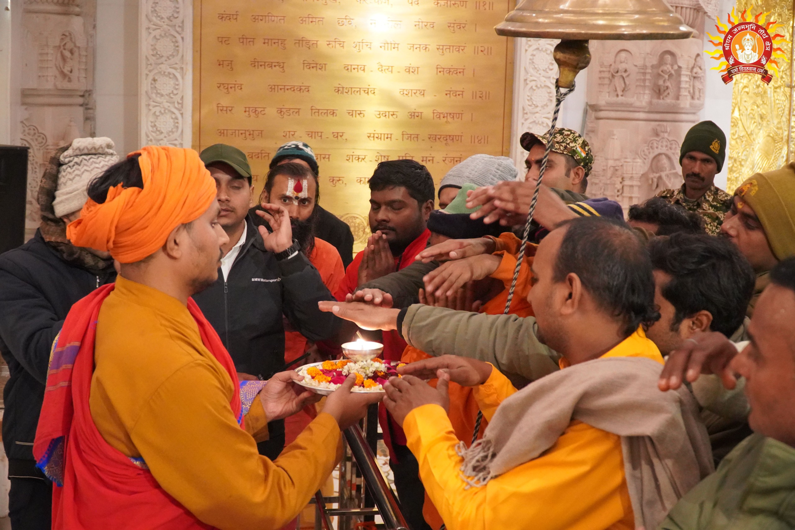 श्रीराम लला के छप्पन भोग का प्रसाद श्रद्धालुओं में हो रहा हैं वितरित