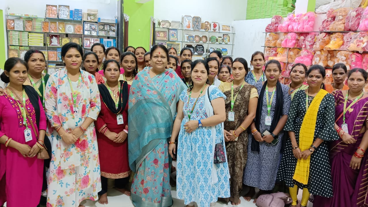 पूर्व मंत्री जयसिंह अग्रवाल की पत्नी पूर्व महापौर रेनू अग्रवाल ने किया था फ्लोरा मैक्स का शुभारंभ, तस्वीर आई सामने पूर्व मंत्री जयसिंह अग्रवाल की पत्नी पूर्व महापौर रेनू अग्रवाल ने किया था फ्लोरा मैक्स का शुभारंभ, तस्वीर आई सामने
