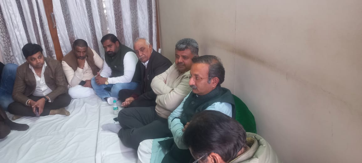 तरुण भंडारी शोक व्यक्त करते हुए