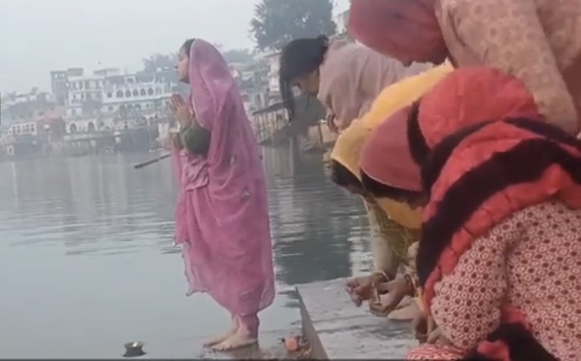 पुराने वराह मंदिर पर धर्मराज की पूजा अर्चना कर एक कटोरी राई की अर्पित