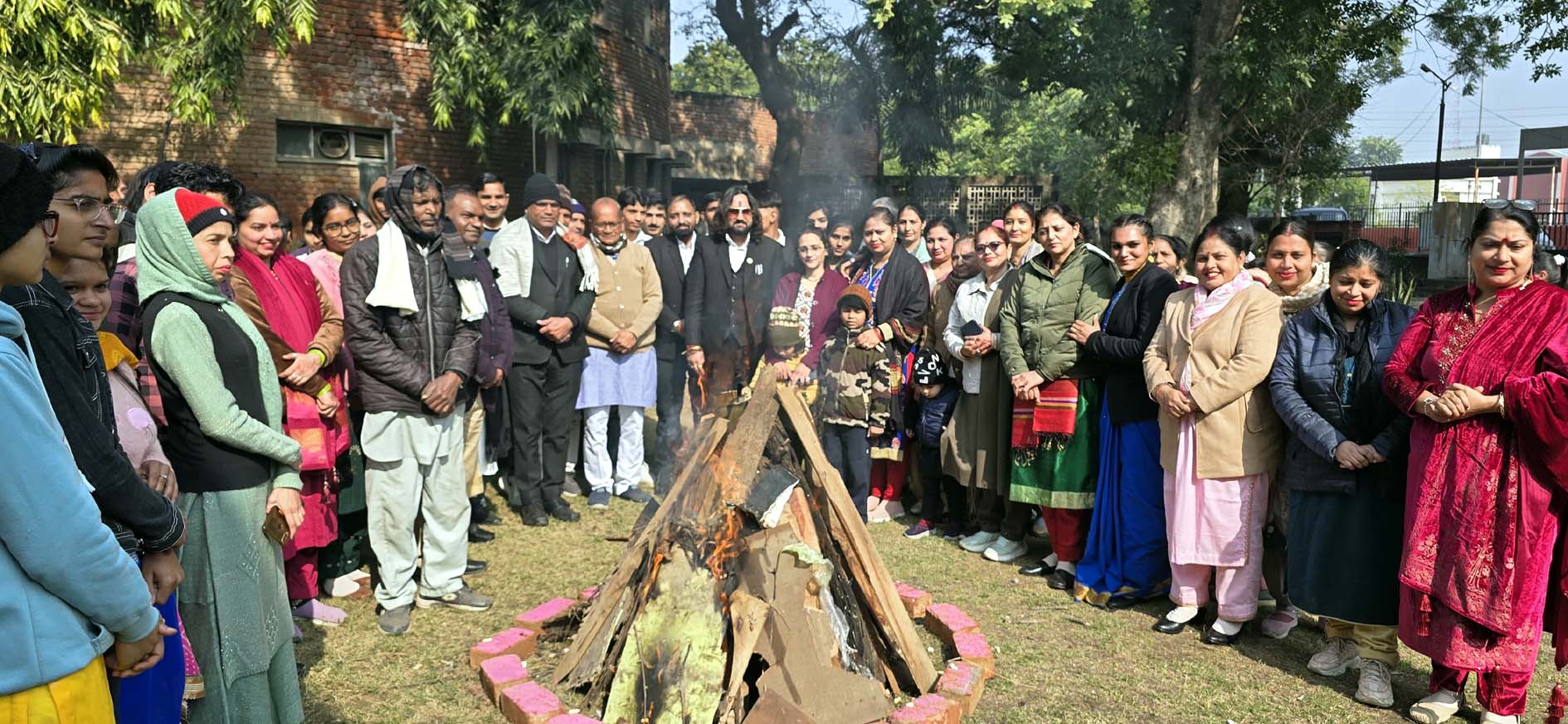 कार्यक्रम में उपस्थिति अतिथि व स्टाफ सदस्य। कार्यक्रम में उपस्थिति अतिथि व स्टाफ सदस्य।