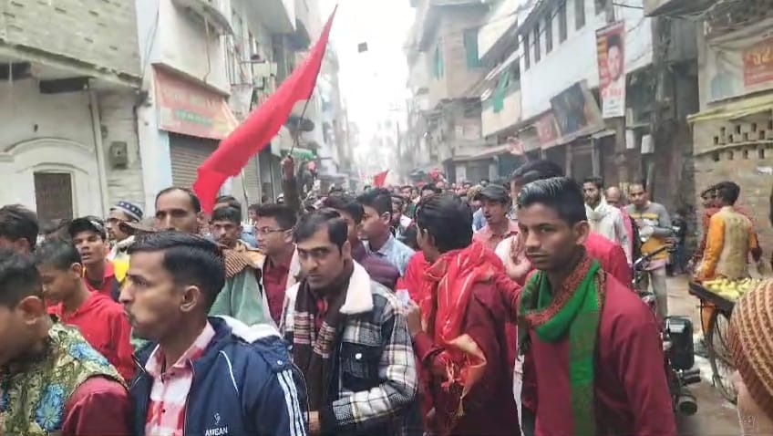 इमाम हजरत अली की जयंती पर शिया समुदाय का जुलूस: फोटो बच्चा गुप्ता इमाम हजरत अली की जयंती पर शिया समुदाय का जुलूस: फोटो बच्चा गुप्ता