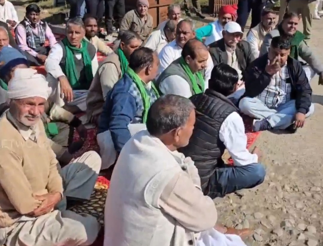 प्रदर्शन करते किसान प्रदर्शन करते किसान