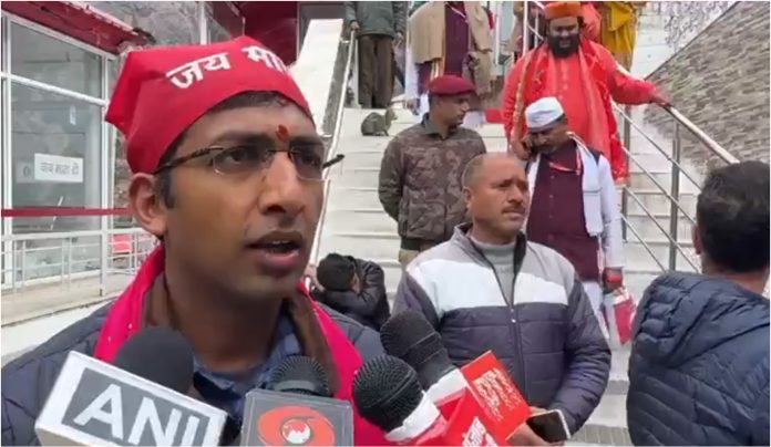 जम्मू-कश्मीर में माता वैष्णो देवी मंदिर की प्राकृतिक गुफा श्रद्धालुओं के लिए खुली जम्मू-कश्मीर में माता वैष्णो देवी मंदिर की प्राकृतिक गुफा श्रद्धालुओं के लिए खुली