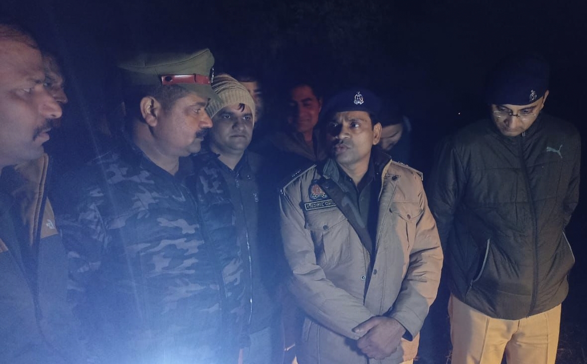 मौके पर मौजूद पुलिस मौके पर मौजूद पुलिस