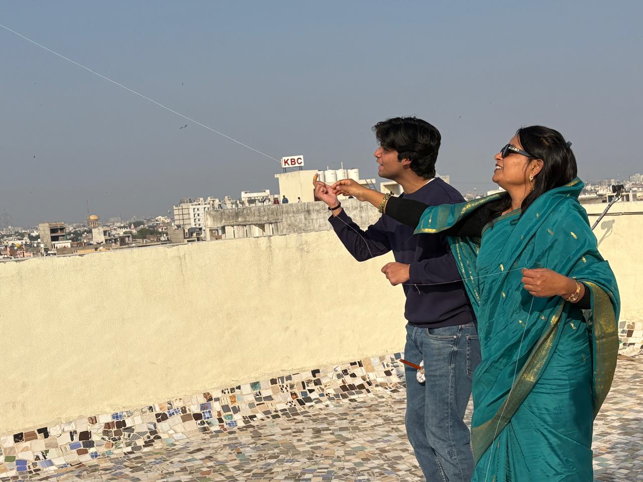 मकर संक्रांति पर रंग-बिरंगी पतंगों से सजा आसमान