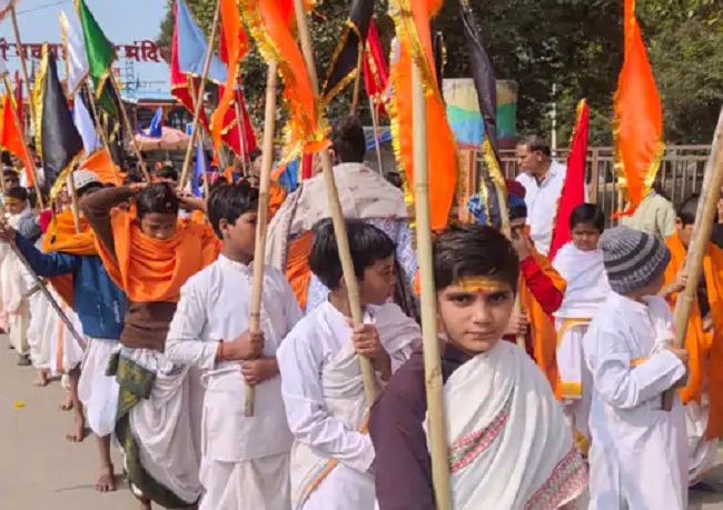 सूर्य देव की भव्य शोभायात्रा सूर्य देव की भव्य शोभायात्रा
