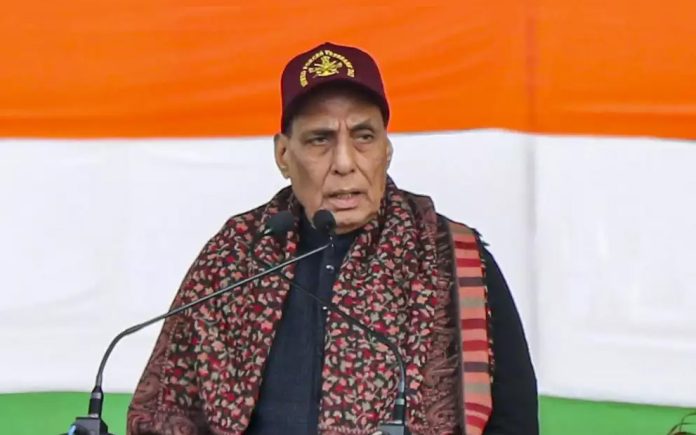 भाजपा सरकार दिल्ली और कश्मीर के साथ समान व्यवहार करती है - राजनाथ सिंह भाजपा सरकार दिल्ली और कश्मीर के साथ समान व्यवहार करती है - राजनाथ सिंह