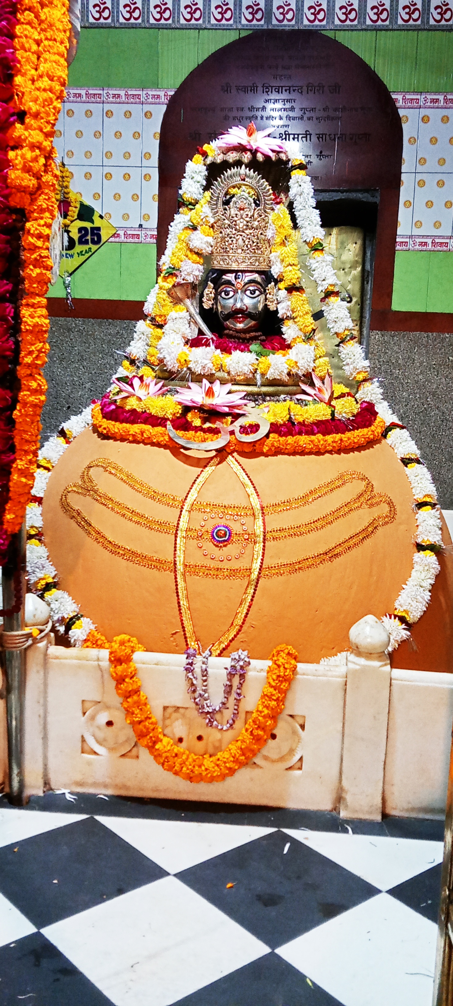 मकर संक्रांति पर तिलभांडेश्वर महादेव का खास श्रृंगार मकर संक्रांति पर तिलभांडेश्वर महादेव का खास श्रृंगार