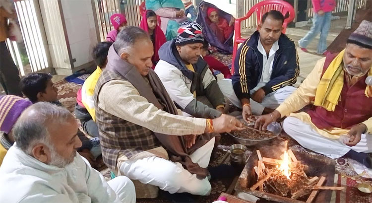 14 Snp-1 सोनीपत: राजीव जैन शनि मंदिर में आयोजित हवन यज्ञ में पूजा अर्चना करते हुए। 14 Snp-1 सोनीपत: राजीव जैन शनि मंदिर में आयोजित हवन यज्ञ में पूजा अर्चना करते हुए।