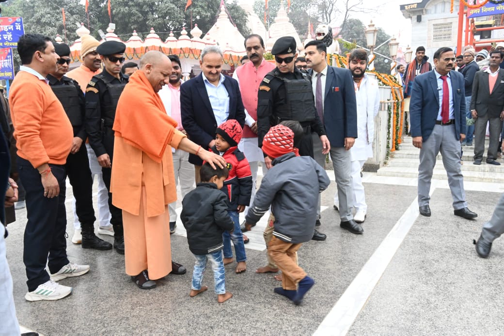 *मकर संक्रांति पर श्रीनाथ जी का विधिविधान से पूजन कर गोरक्षपीठाधीश्वर ने की प्रदेशवासियों के सुखमय जीवन की कामना*
