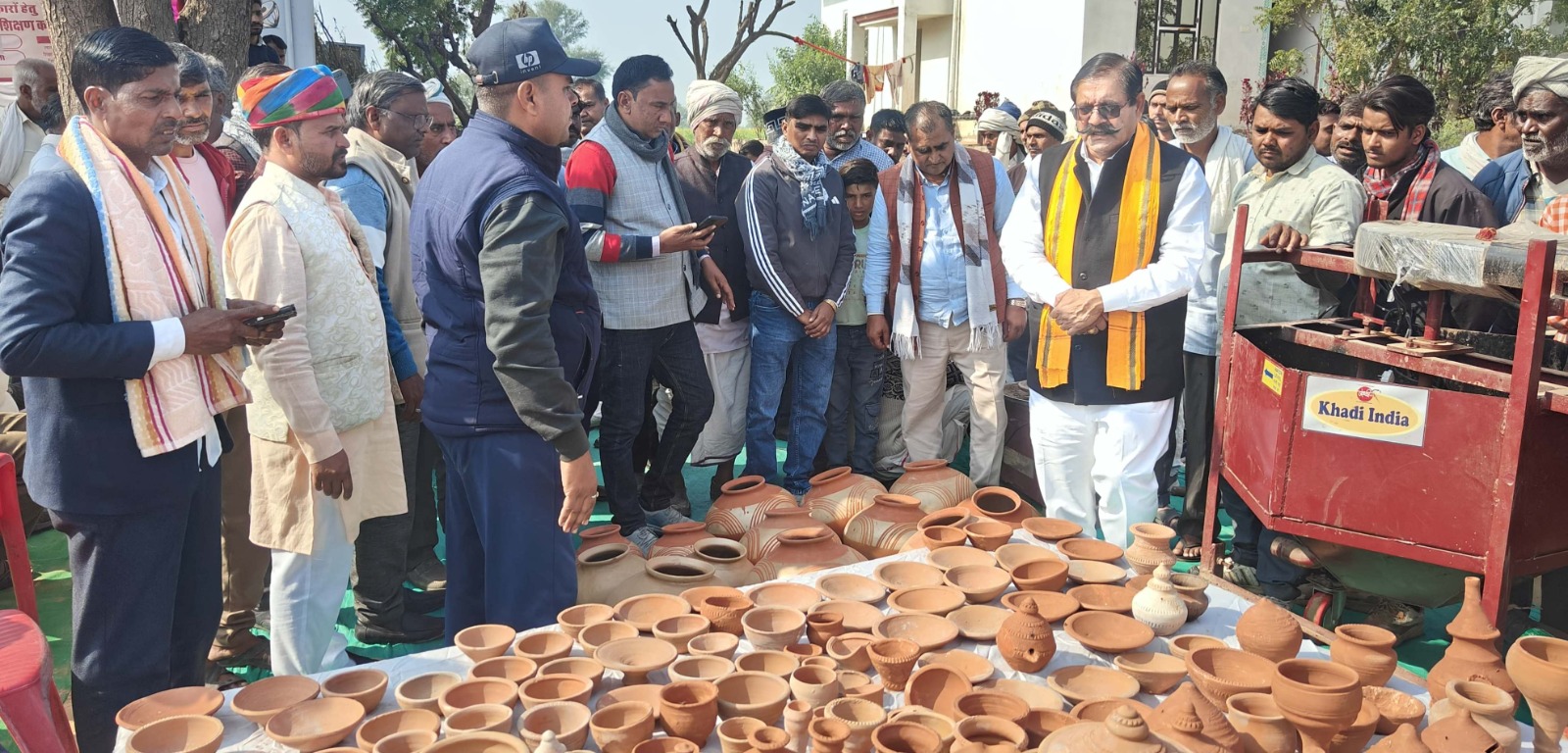 श्री यादे मिटटी कला बोर्ड के अध्यक्ष ने मिटटी कामगारों का किया सम्मान श्री यादे मिटटी कला बोर्ड के अध्यक्ष ने मिटटी कामगारों का किया सम्मान