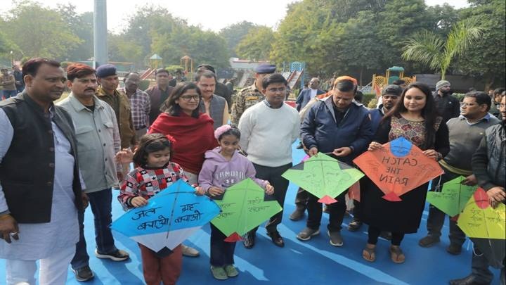 पतंगबाजी व चित्रकला प्रतियोगिता