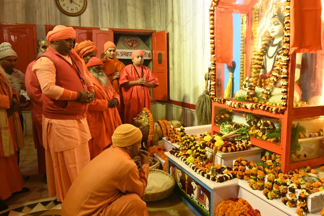 *मकर संक्रांति पर श्रीनाथ जी का विधिविधान से पूजन कर गोरक्षपीठाधीश्वर ने की प्रदेशवासियों के सुखमय जीवन की कामना* *मकर संक्रांति पर श्रीनाथ जी का विधिविधान से पूजन कर गोरक्षपीठाधीश्वर ने की प्रदेशवासियों के सुखमय जीवन की कामना*