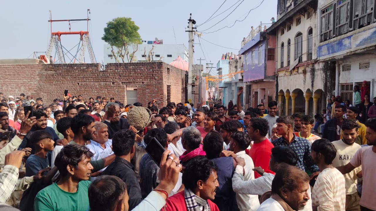 धनोप में आज भी कायम है अनूठी परम्परा, दड़ा महोत्सव देखने उमड़ी भीड़, सामान्य रहेगा अगला साल 5 धनोप में आज भी कायम है अनूठी परम्परा, दड़ा महोत्सव देखने उमड़ी भीड़, सामान्य रहेगा अगला साल 5