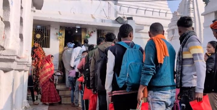 पावन सलिल मां नर्मदा जी के द्वार में पावन सलिल मां नर्मदा जी के द्वार में