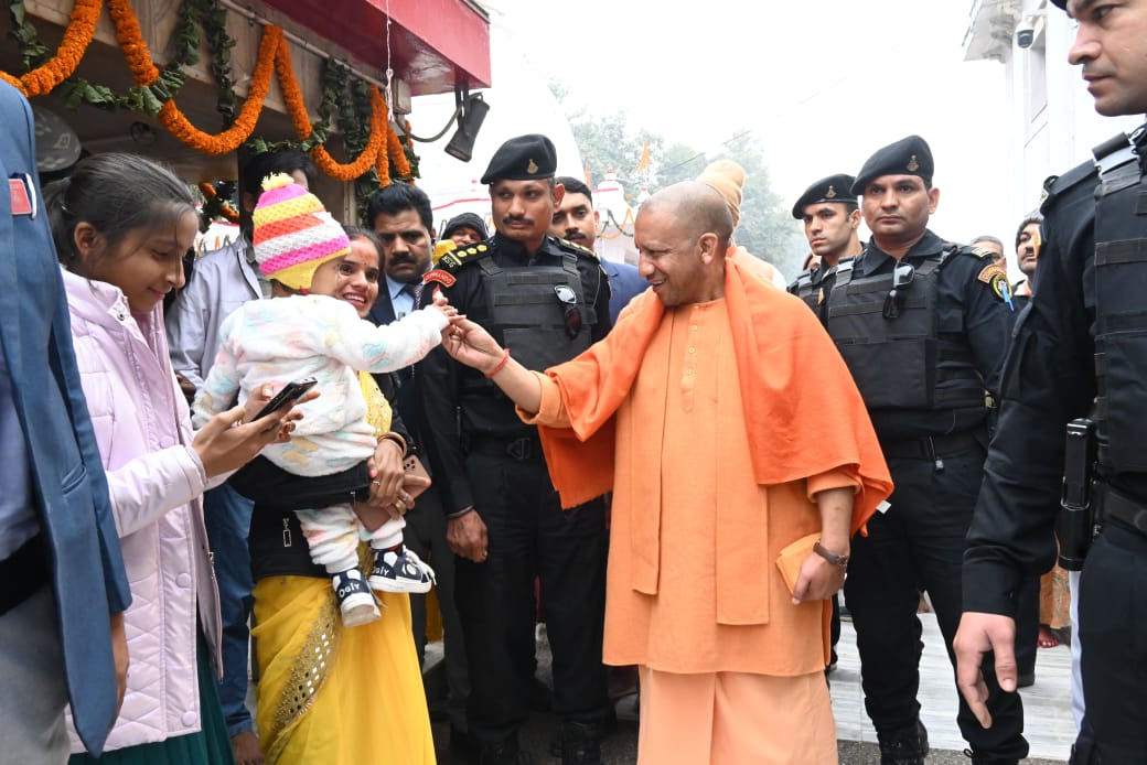 *मकर संक्रांति पर श्रीनाथ जी का विधिविधान से पूजन कर गोरक्षपीठाधीश्वर ने की प्रदेशवासियों के सुखमय जीवन की कामना*