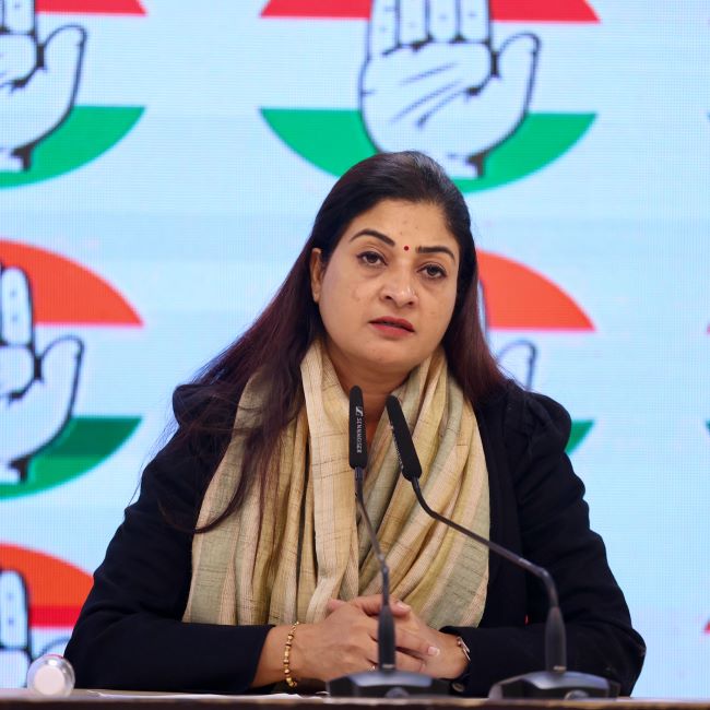 नई दिल्लीः कांग्रेस मुख्यालय में बुधवार को संवाददाता सम्मेलन के दौरान अखिल भारतीय महिला कांग्रेस अध्यक्ष अलका लांबा नई दिल्लीः कांग्रेस मुख्यालय में बुधवार को संवाददाता सम्मेलन के दौरान अखिल भारतीय महिला कांग्रेस अध्यक्ष अलका लांबा