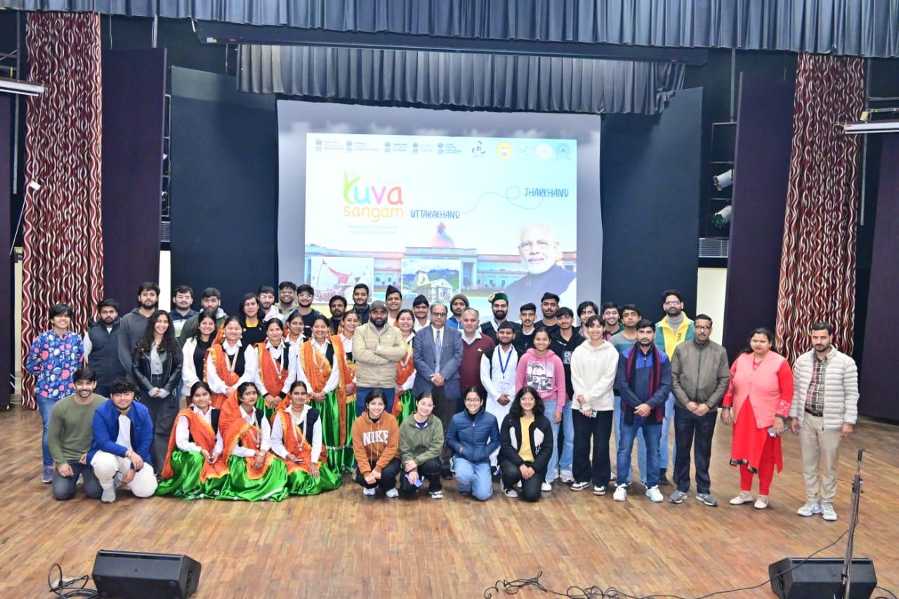 कार्यक्रम में उपस्थित विद्यार्थी कार्यक्रम में उपस्थित विद्यार्थी