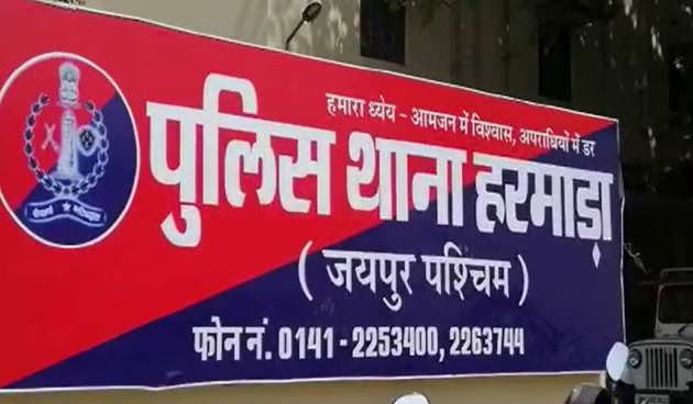 पतंग उड़ाते समय छत से गिरने से युवक की मौत पतंग उड़ाते समय छत से गिरने से युवक की मौत