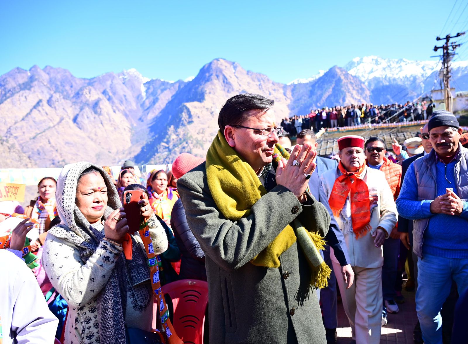 मुख्यमंत्री धामी ज्योतिर्मठ, चमोली में निकाय चुनाव प्रचार करते। मुख्यमंत्री धामी ज्योतिर्मठ, चमोली में निकाय चुनाव प्रचार करते।