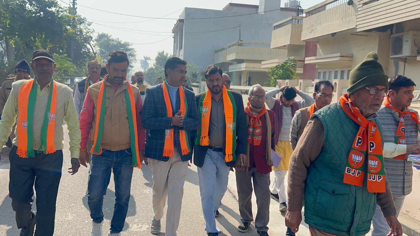 भाजपा विधायक आदेश चौहान व अन्य कार्यकर्ता भाजपा विधायक आदेश चौहान व अन्य कार्यकर्ता