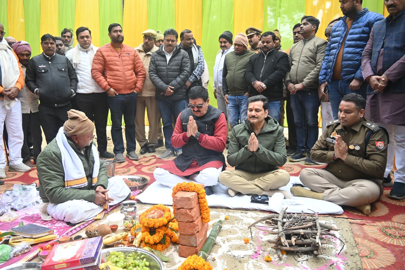 थाना फूलपुर भवन निर्माण के लिए भूमि पूजन:फोटो बच्चा गुप्ता थाना फूलपुर भवन निर्माण के लिए भूमि पूजन:फोटो बच्चा गुप्ता