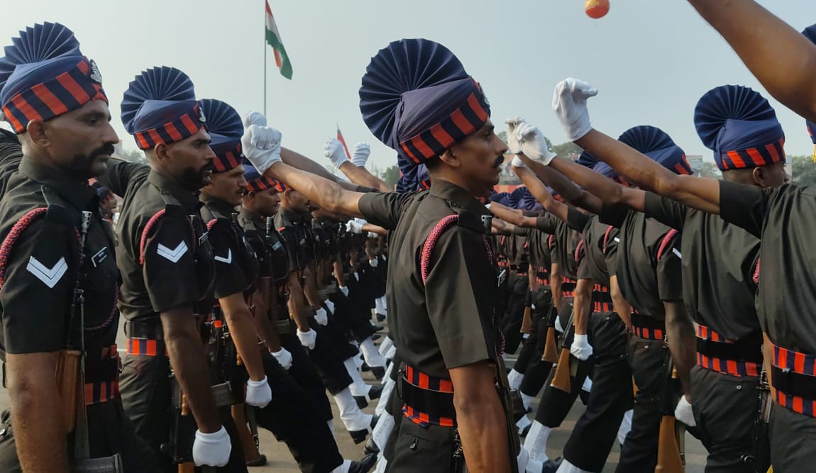 पुणे में सेना दिवस परेड में मार्चिंग दस्ता पुणे में सेना दिवस परेड में मार्चिंग दस्ता