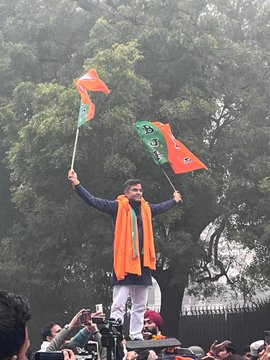 प्रवेश वर्मा नामांकन से पहले रैली में प्रवेश वर्मा नामांकन से पहले रैली में