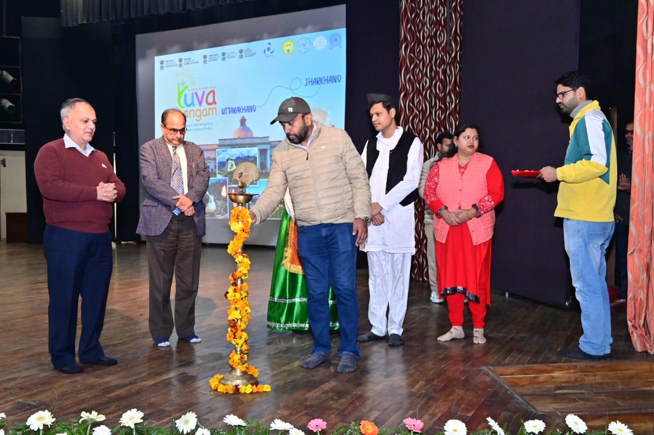 आईआईटी रुड़की में ध्वजा संप्रेषण कार्यक्रम आईआईटी रुड़की में ध्वजा संप्रेषण कार्यक्रम