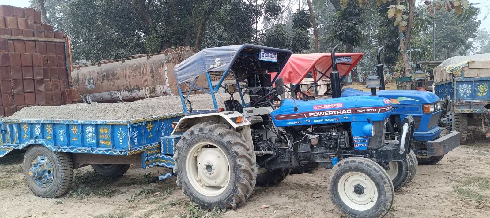 अररिया फोटो:बथनाहा थाना में जब्त ट्रैक्टर अररिया फोटो:बथनाहा थाना में जब्त ट्रैक्टर