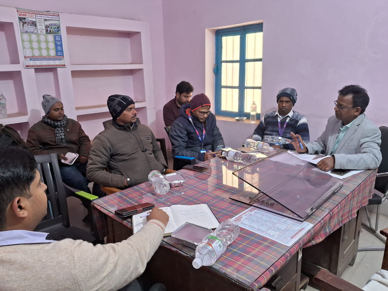बैंकों के शाखा प्रबंधक के साथ एलडीएम व आरबीआइ पटना के अधिकारी ने की बैठक बैंकों के शाखा प्रबंधक के साथ एलडीएम व आरबीआइ पटना के अधिकारी ने की बैठक