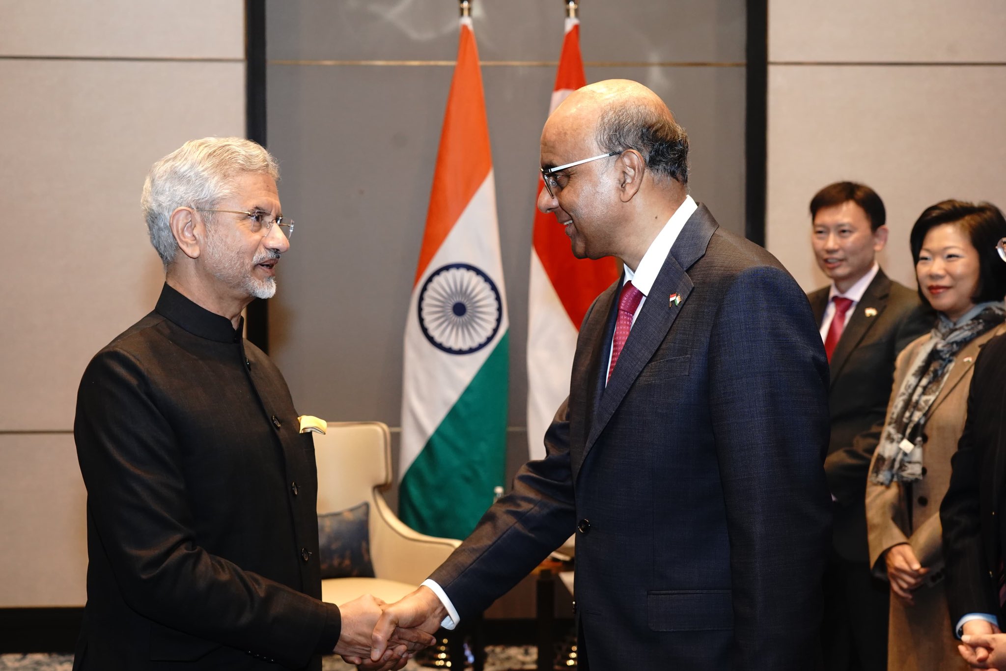 सिंगापुर के राष्ट्रपति से मुलाकात करते विदेश मंत्री सिंगापुर के राष्ट्रपति से मुलाकात करते विदेश मंत्री