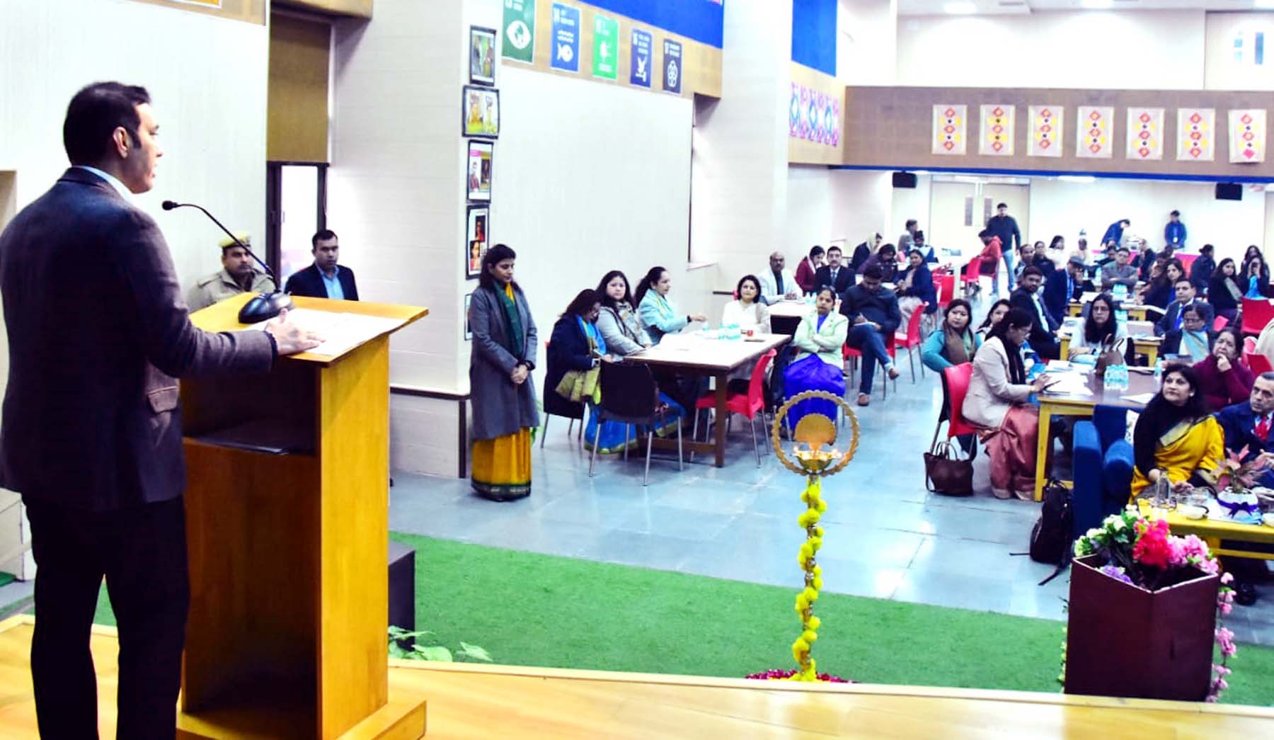 फोटो नंबर-06: गुरुग्राम के सेक्टर-49 में स्थित डीएवी पब्लिक स्कूल में नशों के प्रति जागरुकता कार्यशाला में बोलते डीसी अजय कुमार। फोटो नंबर-06: गुरुग्राम के सेक्टर-49 में स्थित डीएवी पब्लिक स्कूल में नशों के प्रति जागरुकता कार्यशाला में बोलते डीसी अजय कुमार।