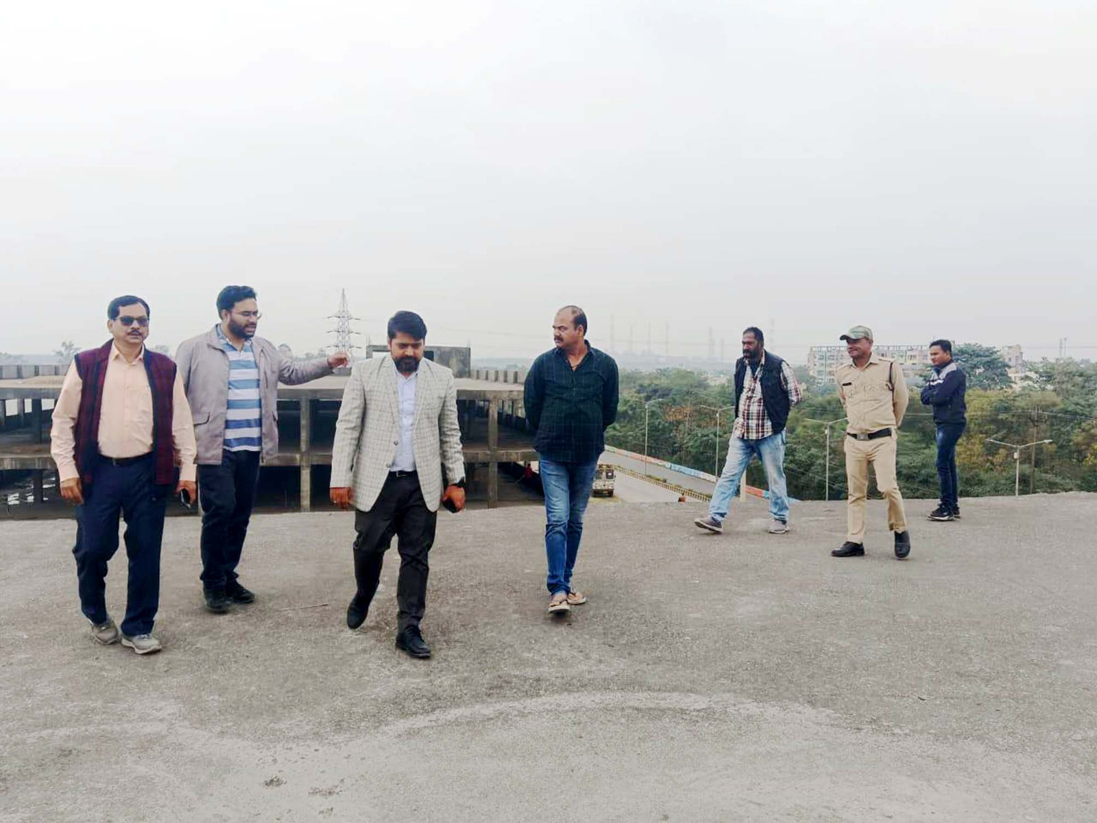 मल्टीलेवल पार्किंग के शेष निर्माण कार्य को शीघ्र पूरा कराएं - आयुक्त