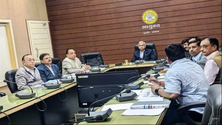 इंदौरः संभागायुक्त ने की जल जीवन मिशन अंतर्गत समूह जल प्रदाय योजनाओं की प्रगति की समीक्षा इंदौरः संभागायुक्त ने की जल जीवन मिशन अंतर्गत समूह जल प्रदाय योजनाओं की प्रगति की समीक्षा