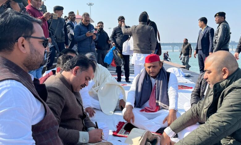राजपाल यादव का अस्थि विसर्जन संस्कार राजपाल यादव का अस्थि विसर्जन संस्कार