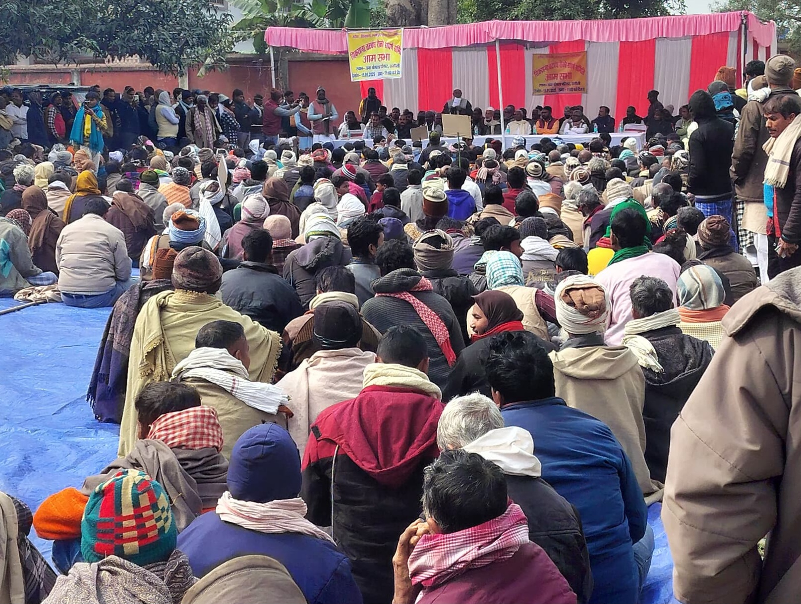 आमसभा को संबोधित करते जनप्रतिनिधि आमसभा को संबोधित करते जनप्रतिनिधि