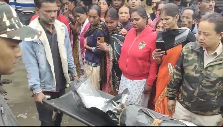 सिलीगुड़ी में पत्नी और बेटे की हत्या के बाद पति ने दी जान सिलीगुड़ी में पत्नी और बेटे की हत्या के बाद पति ने दी जान