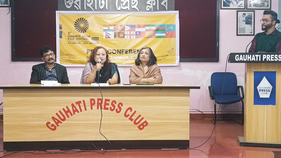 গুৱাহাটী প্ৰেছ ক্লাবত সংবাদমেল সম্বোধন কৰি এছিয়ান ফিল্ম ফেষ্টিভেলৰ বিষয়াসকলে। গুৱাহাটী প্ৰেছ ক্লাবত সংবাদমেল সম্বোধন কৰি এছিয়ান ফিল্ম ফেষ্টিভেলৰ বিষয়াসকলে।