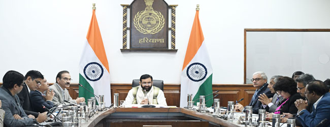 हरियाणा के मुख्यमंत्री प्रशासनिक सचिवाें की बैठक लेते हुए हरियाणा के मुख्यमंत्री प्रशासनिक सचिवाें की बैठक लेते हुए