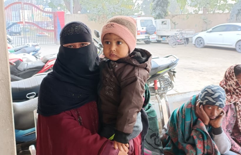 अररिया फोटो:थाना में गुहार लगाने पहुंची महिला अररिया फोटो:थाना में गुहार लगाने पहुंची महिला
