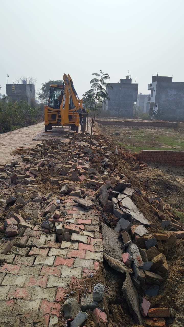 अवैध कॉलोनी पर ध्वस्तीकरण की करवाई अवैध कॉलोनी पर ध्वस्तीकरण की करवाई