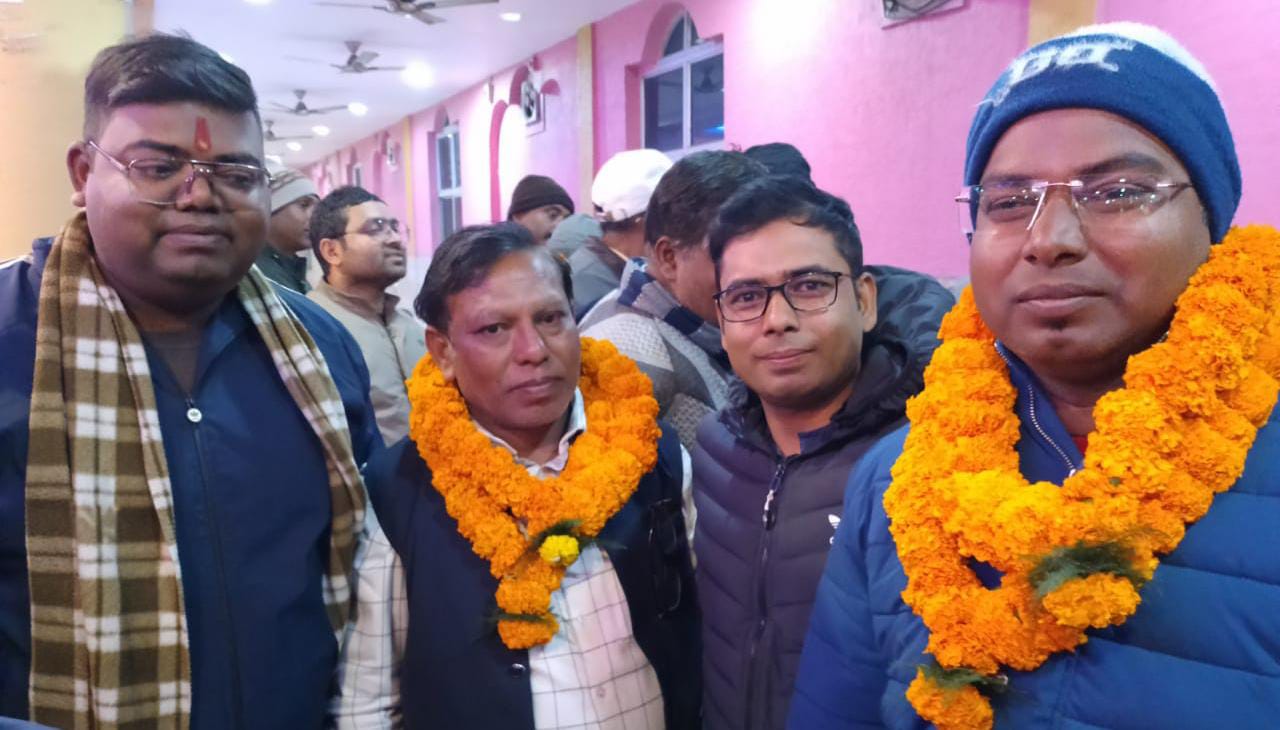 चुनाव में शामिल समाज के पदाधिकारी चुनाव में शामिल समाज के पदाधिकारी