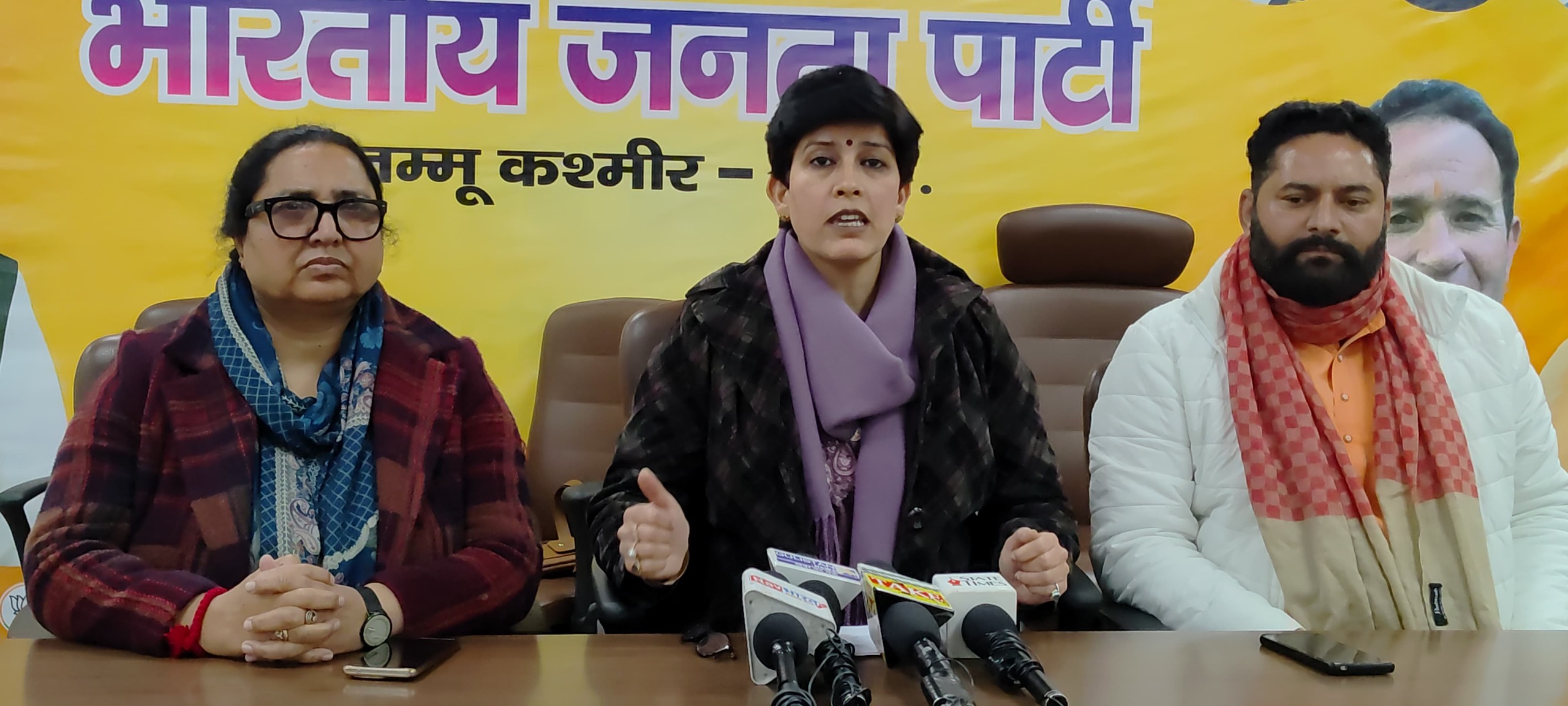 डीडीसी चुनाव जमीनी स्तर पर लोकतंत्र को सशक्त बनाने में महत्वपूर्ण डीडीसी चुनाव जमीनी स्तर पर लोकतंत्र को सशक्त बनाने में महत्वपूर्ण
